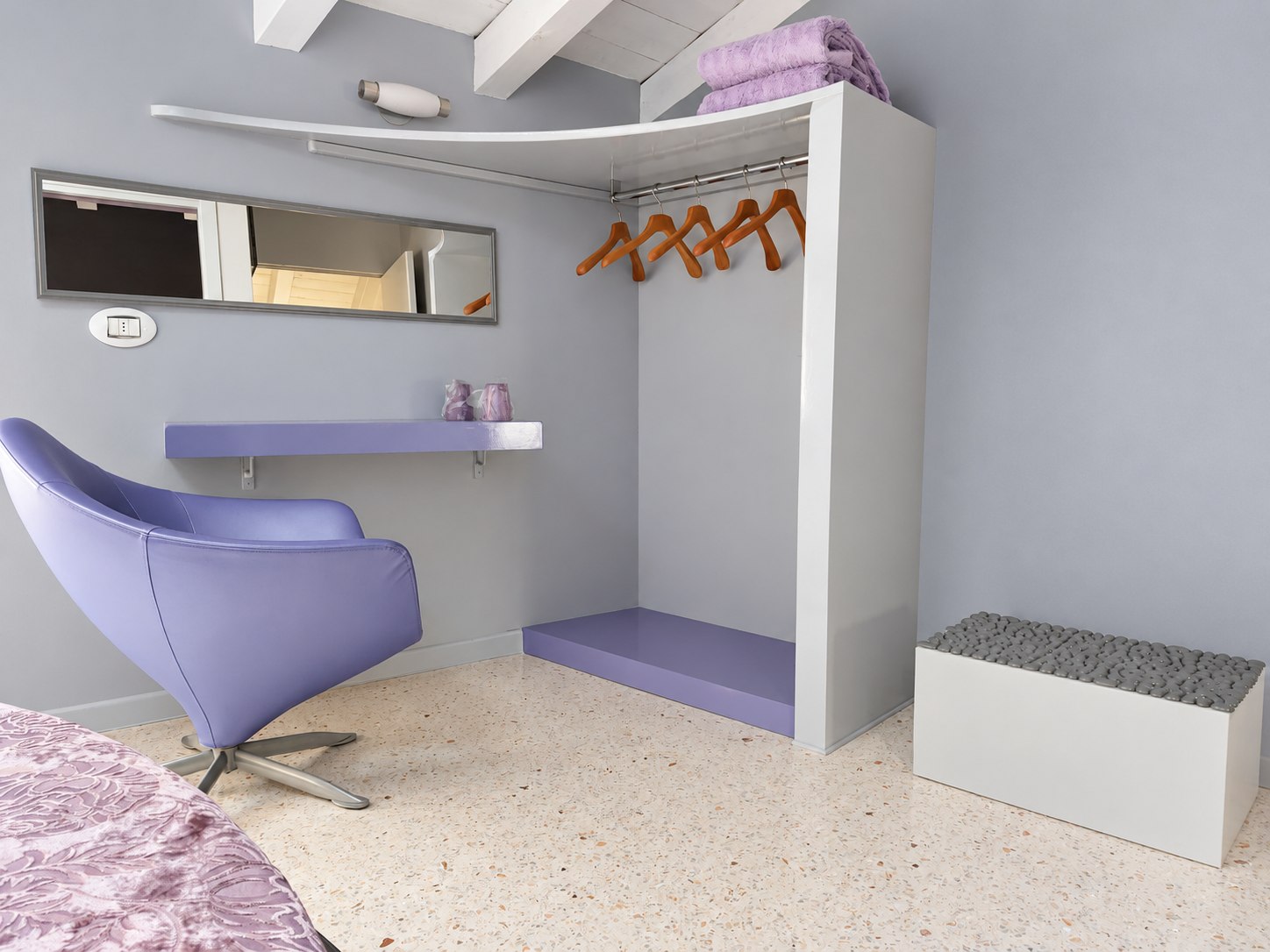 Suite Moderna — Wardrobe area and lilac armchair