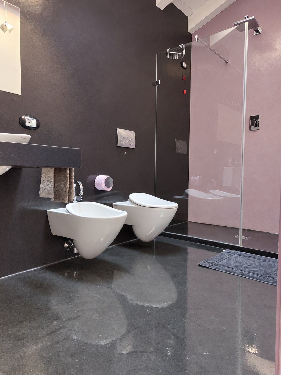 Suite Moderna — Private bathroom with shower